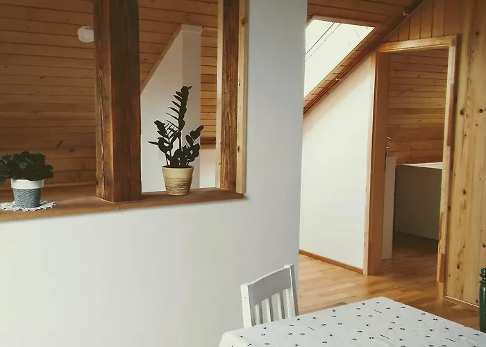 Prenocisca Angelin Hram, Tiny Apartamento