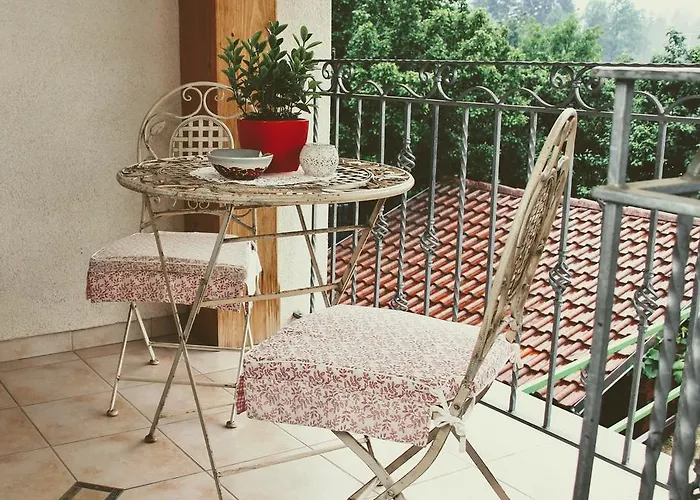 Prenocisca Angelin Hram, Tiny