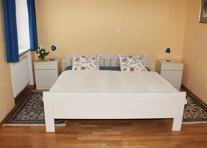 Prenocisca Angelin Hram, Tiny * Markovec