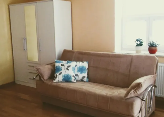 Prenocisca Angelin Hram, Tiny Markovec