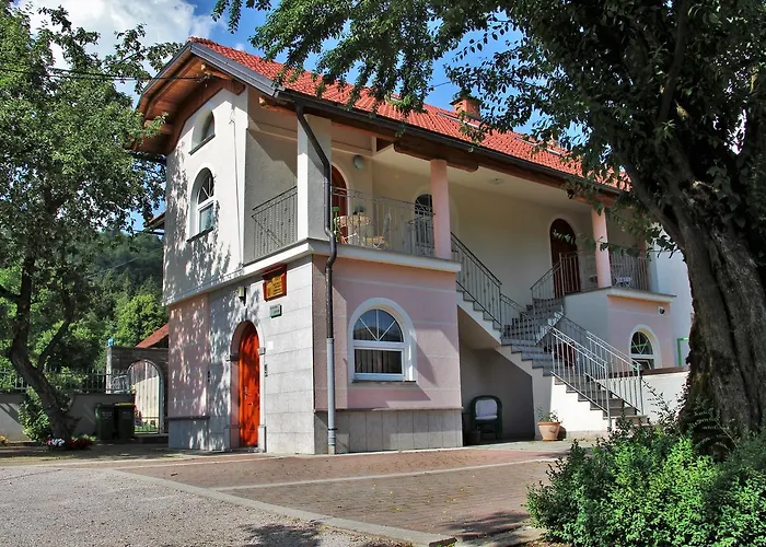 Prenocisca Angelin Hram, Tiny Apartamento